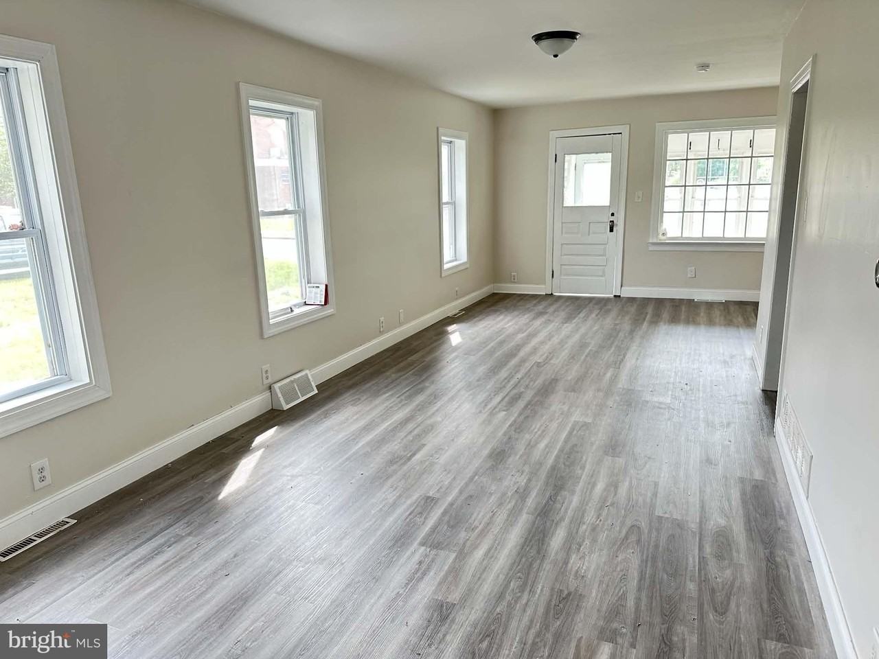 31 Carroll Ave - Photo 7 of 12
