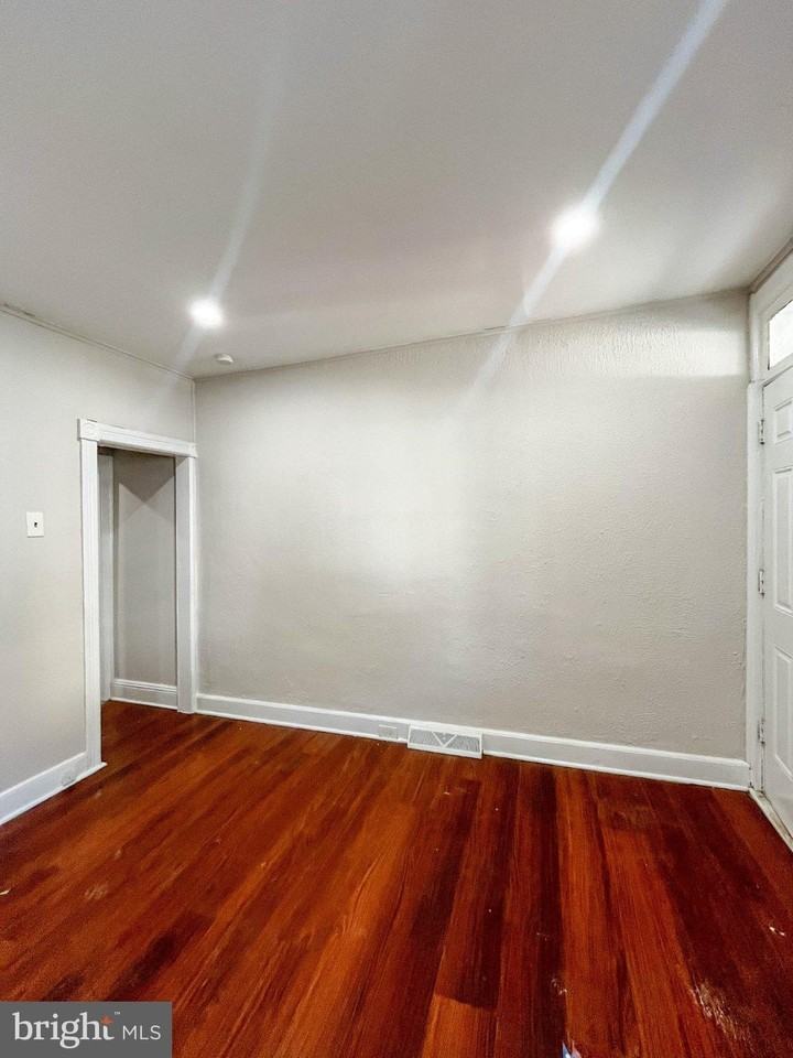 169 S Logan Ave - Photo 2 of 12