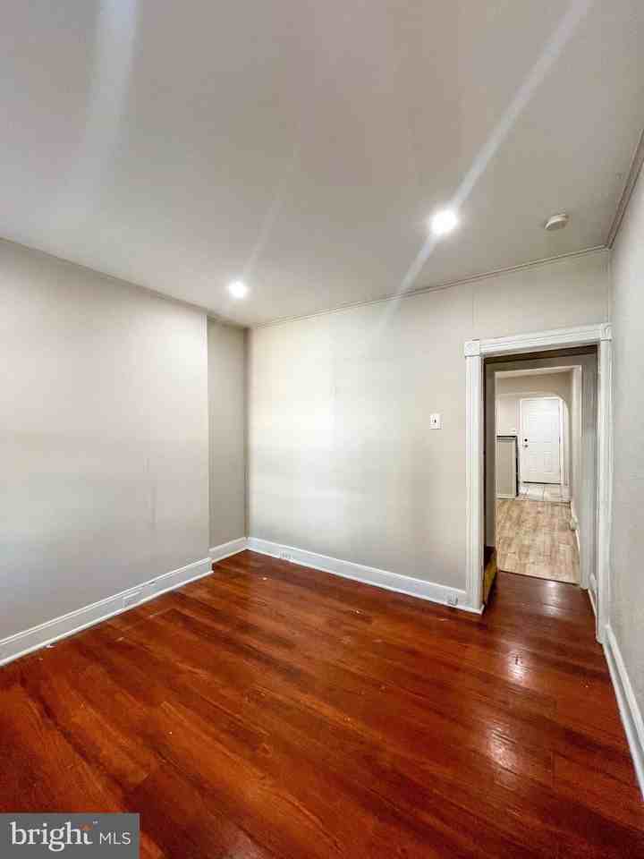 169 S Logan Ave - Photo 3 of 12
