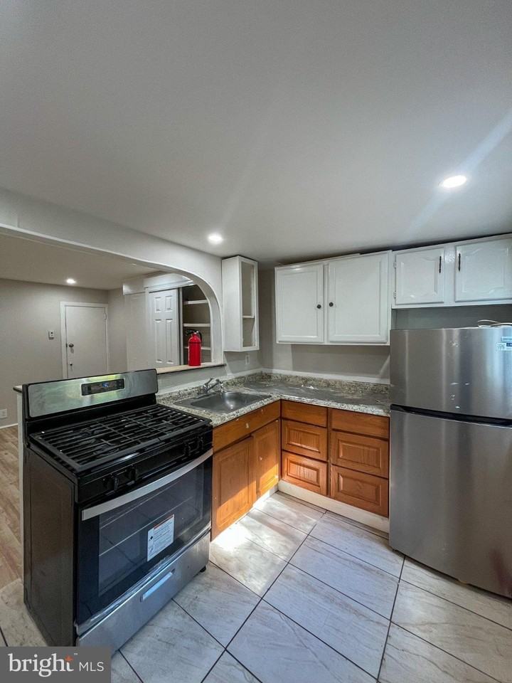 169 S Logan Ave - Photo 6 of 12