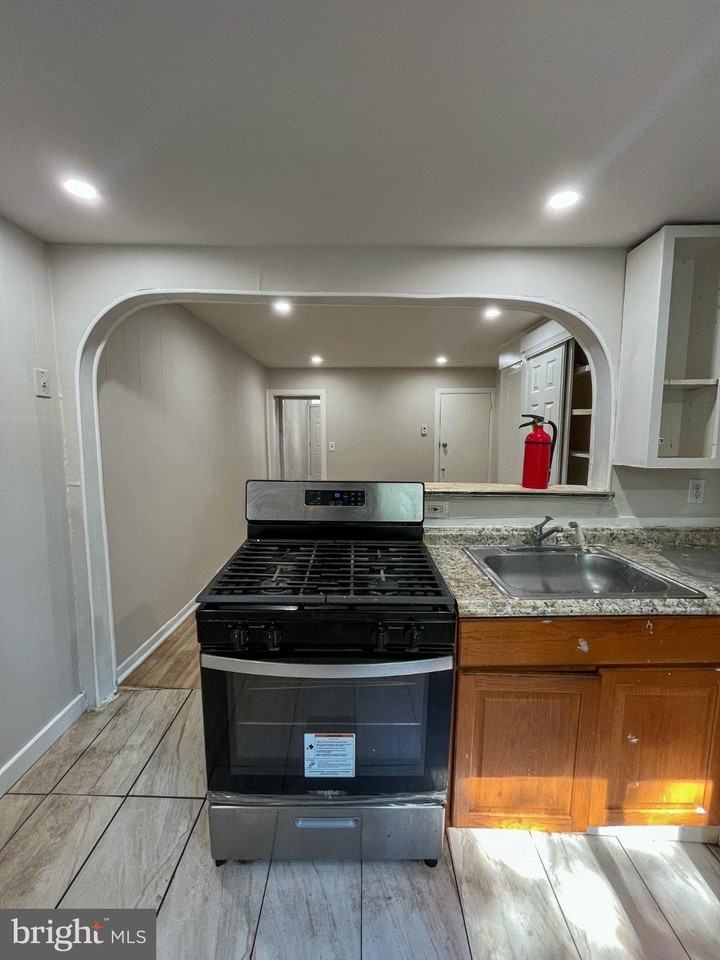 169 S Logan Ave - Photo 7 of 12
