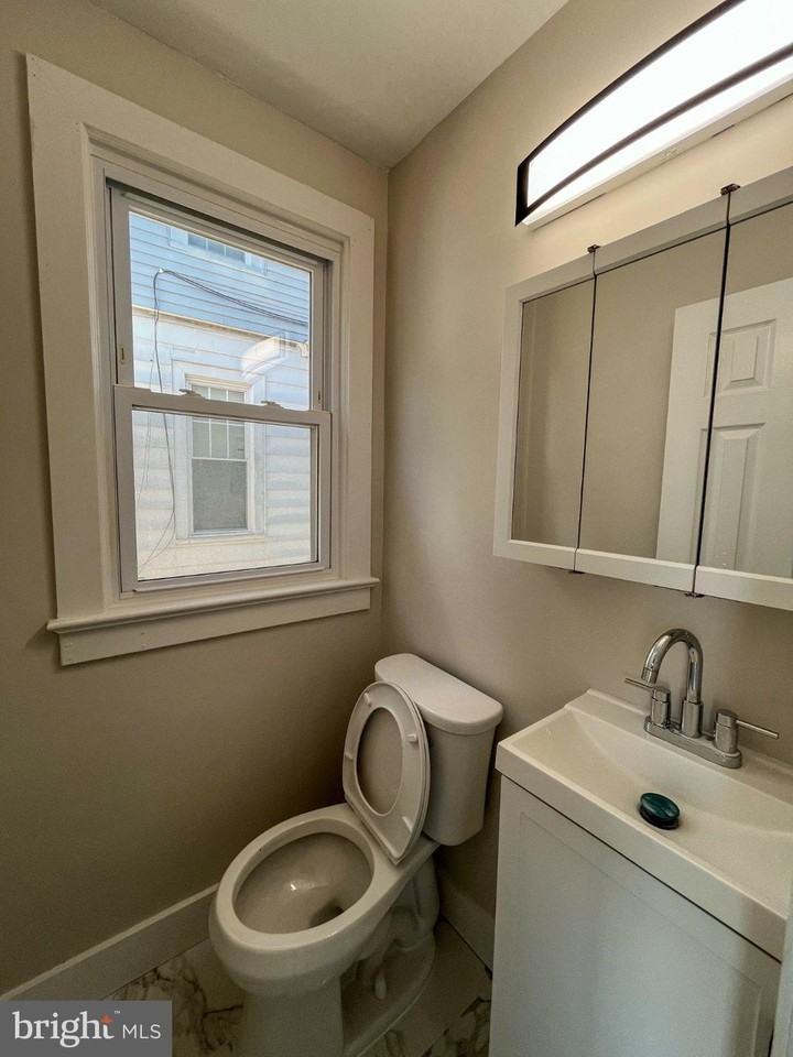 702 Atlantic Ave - Photo 5 of 17
