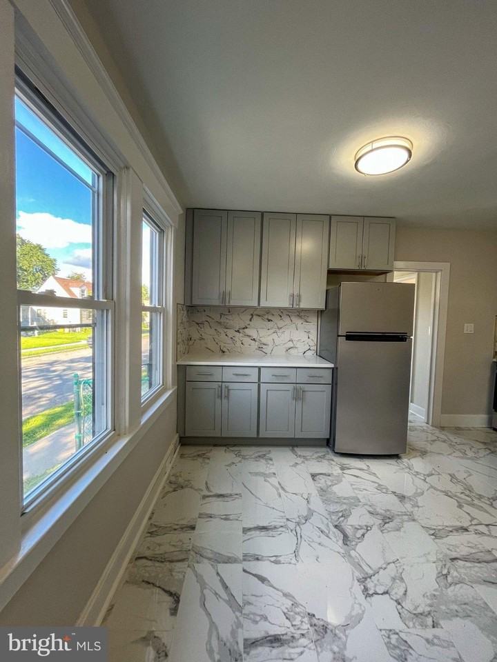 702 Atlantic Ave - Photo 7 of 17