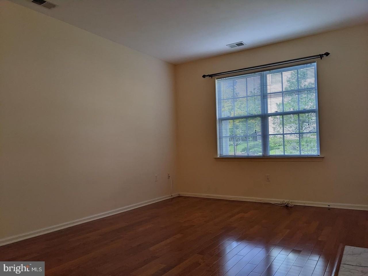 252 Brinley Dr - Photo 6 of 25
