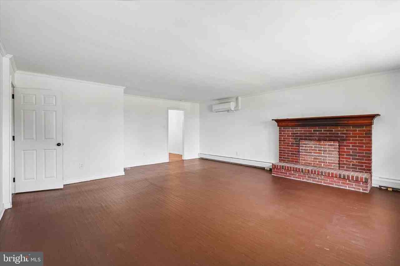 227 Fairhill Rd - Photo 3 of 26
