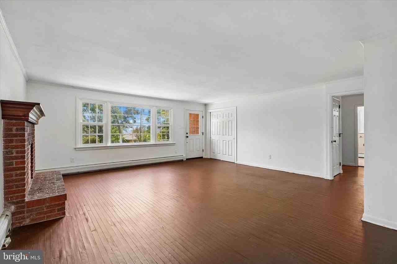 227 Fairhill Rd - Photo 4 of 26