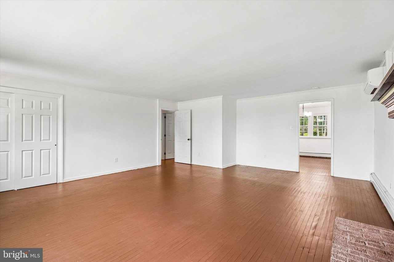 227 Fairhill Rd - Photo 5 of 26