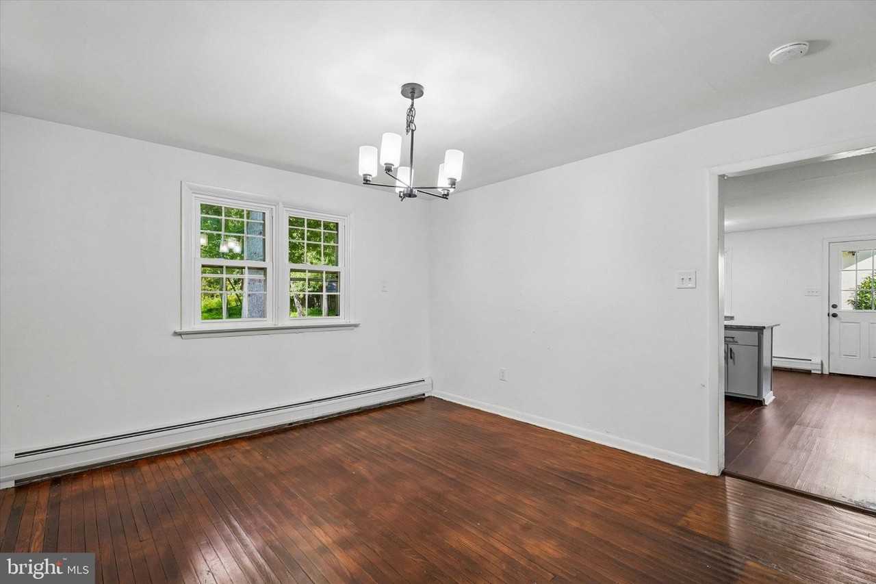 227 Fairhill Rd - Photo 6 of 26