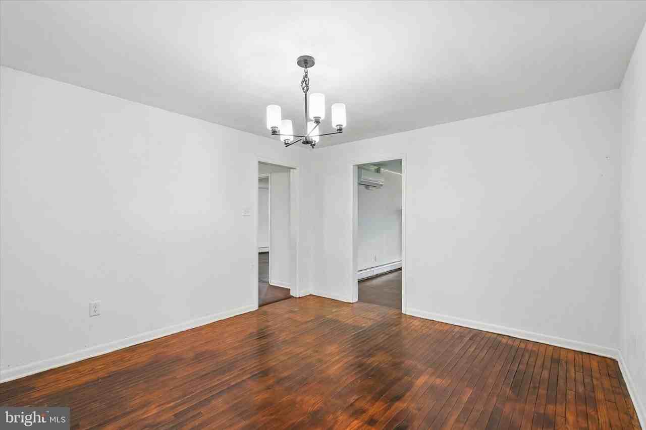 227 Fairhill Rd - Photo 7 of 26