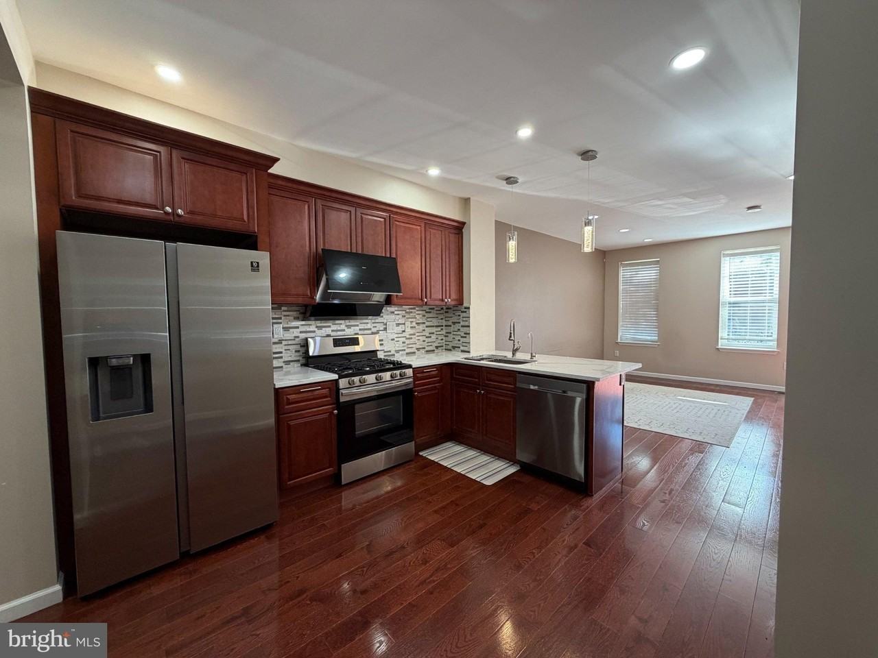 1112 E Moyamensing Ave - Photo 3 of 30