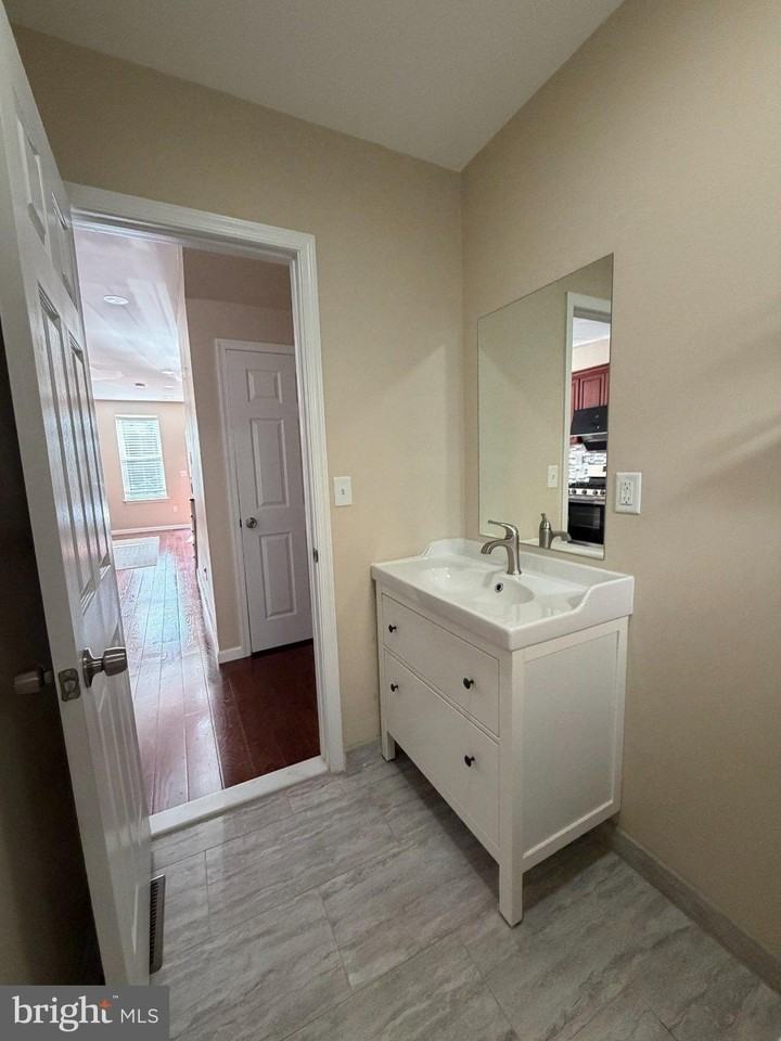 1112 E Moyamensing Ave - Photo 7 of 30