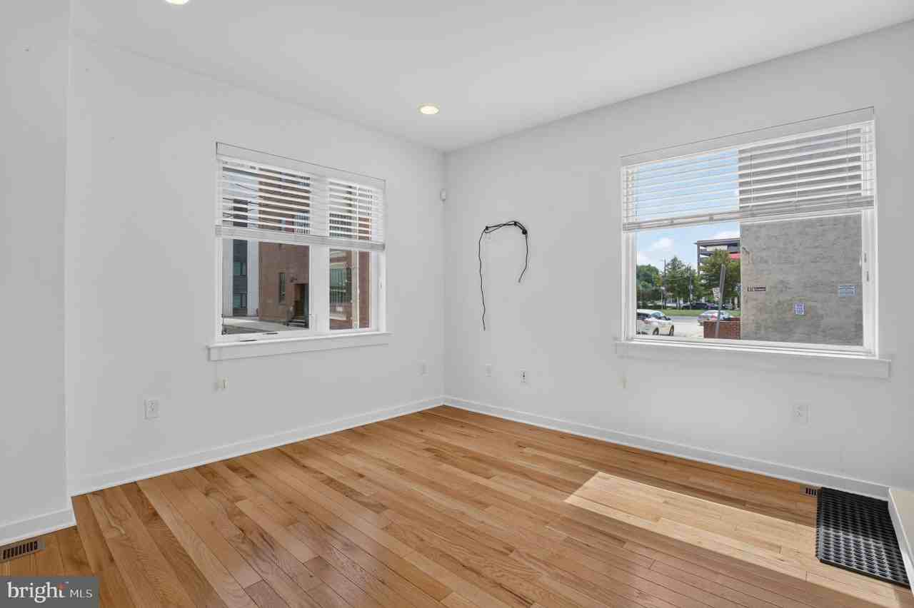 950 Shackamaxon St - Photo 5 of 46