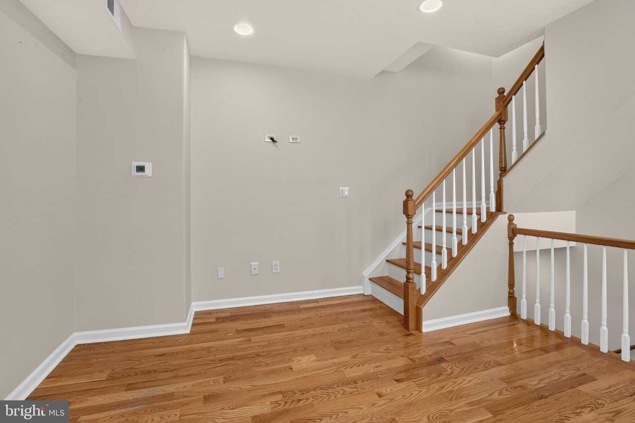 102731 N 4th St #V - Photo 2 of 25