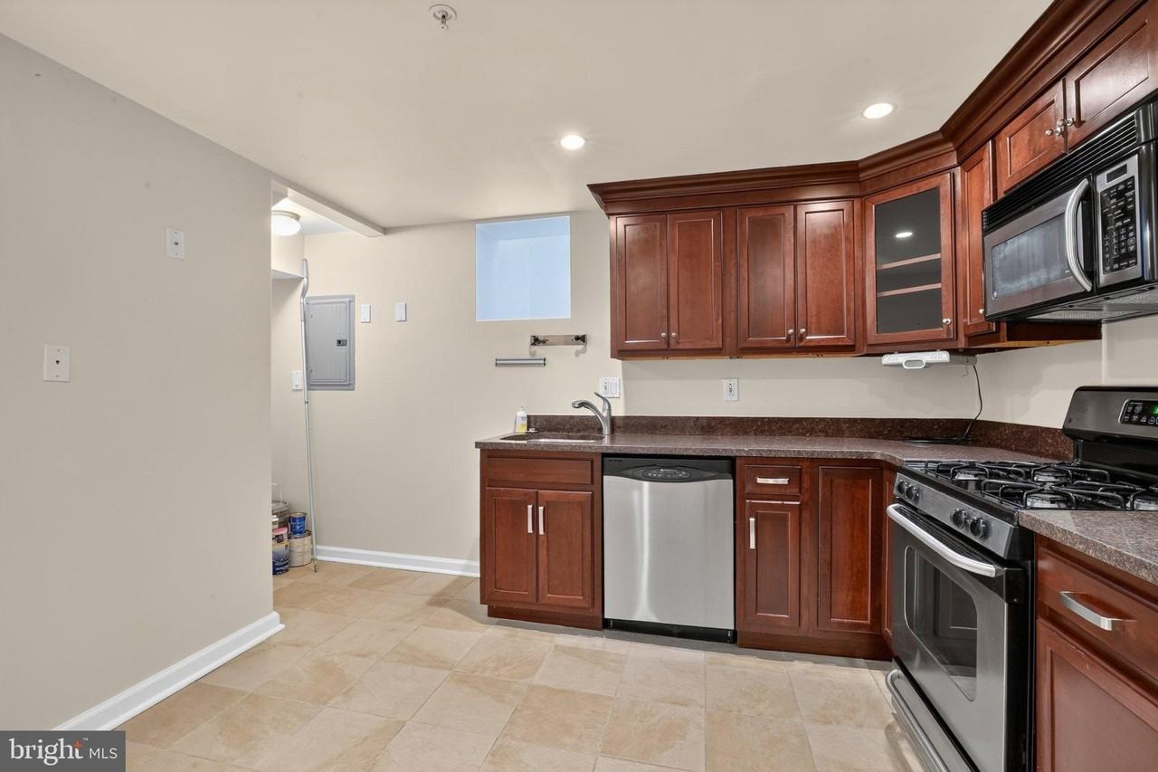 102731 N 4th St #V - Photo 7 of 25