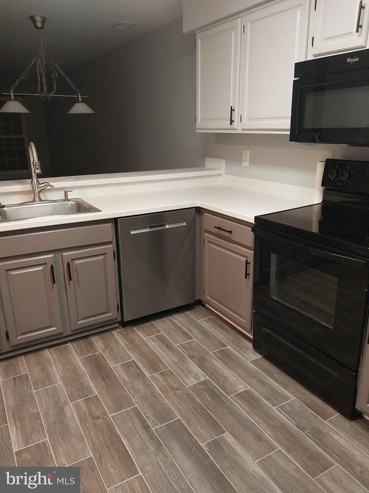 244 S Reynolds St #203 - Photo 6 of 31