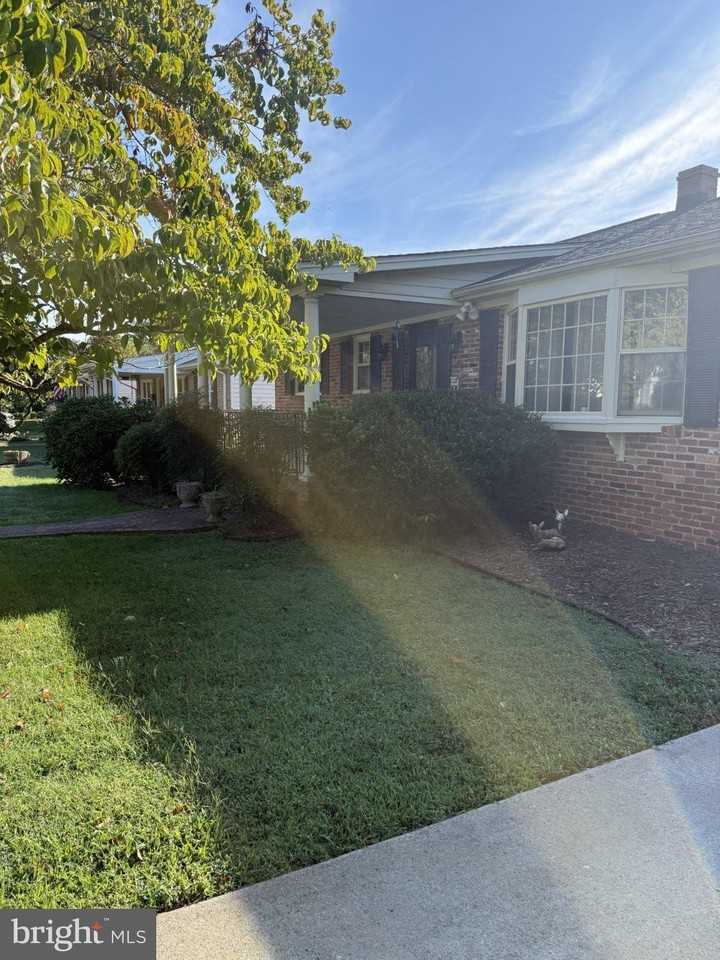 446 Hanson Ave - Photo 3 of 36
