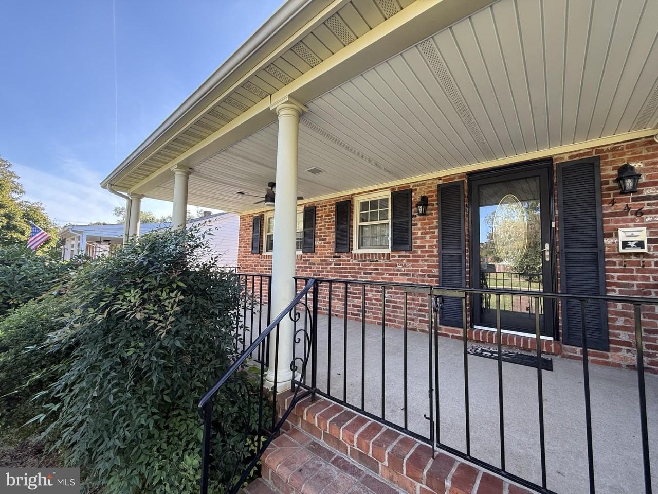 446 Hanson Ave - Photo 4 of 36