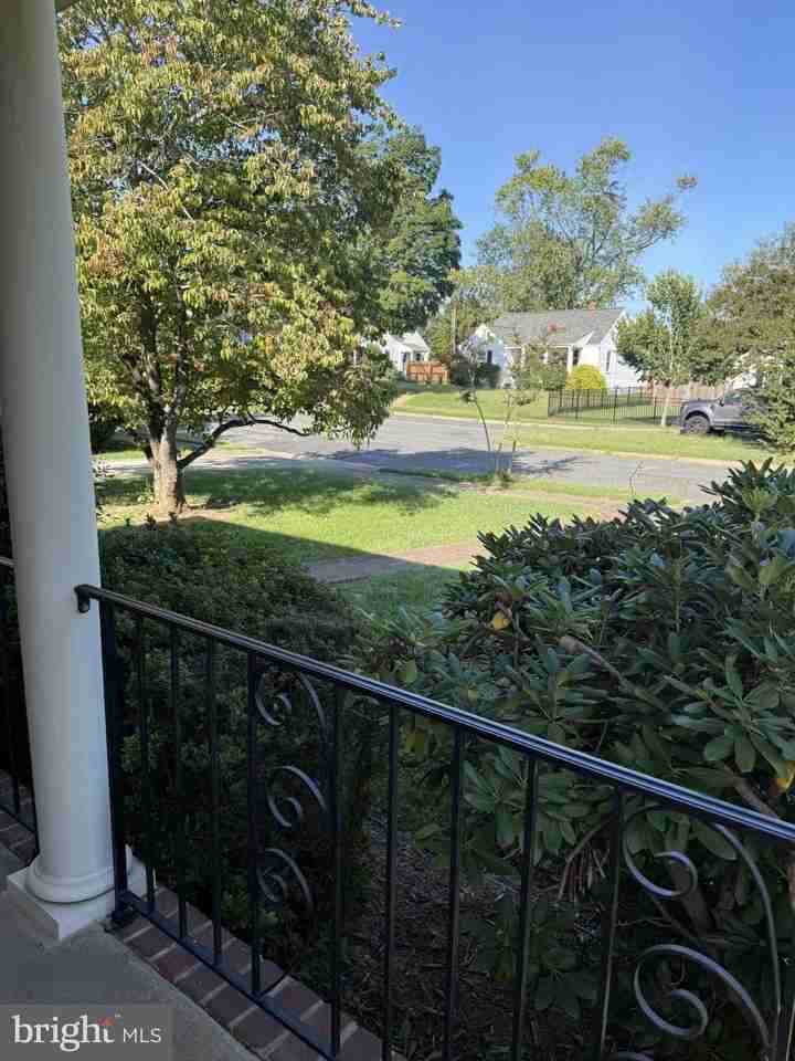 446 Hanson Ave - Photo 6 of 36