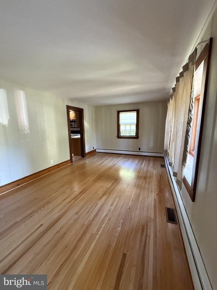 446 Hanson Ave - Photo 7 of 36