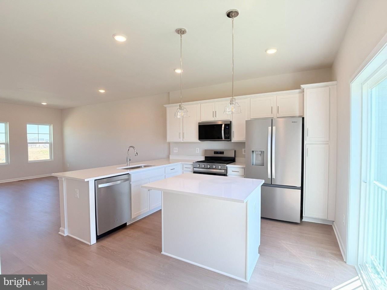 136 Swansong Pl - Photo 3 of 41