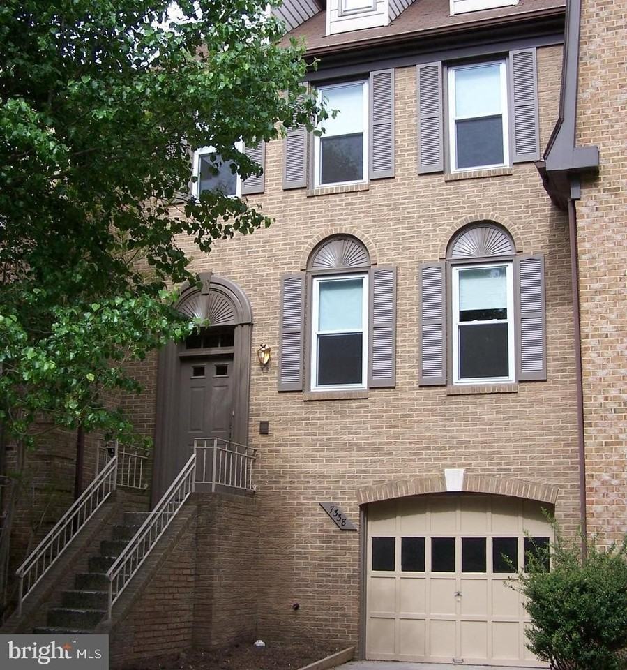 7338 Mallory Ln - Photo 3 of 30