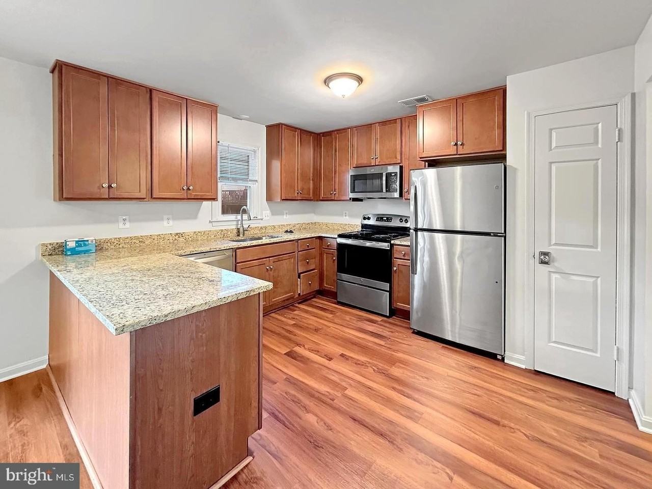 7338 Mallory Ln - Photo 4 of 30