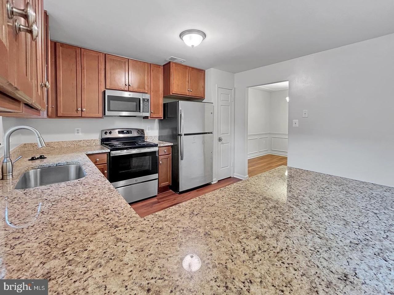 7338 Mallory Ln - Photo 5 of 30