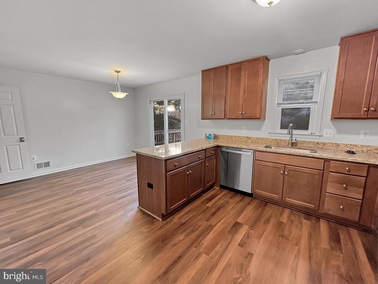7338 Mallory Ln - Photo 6 of 30