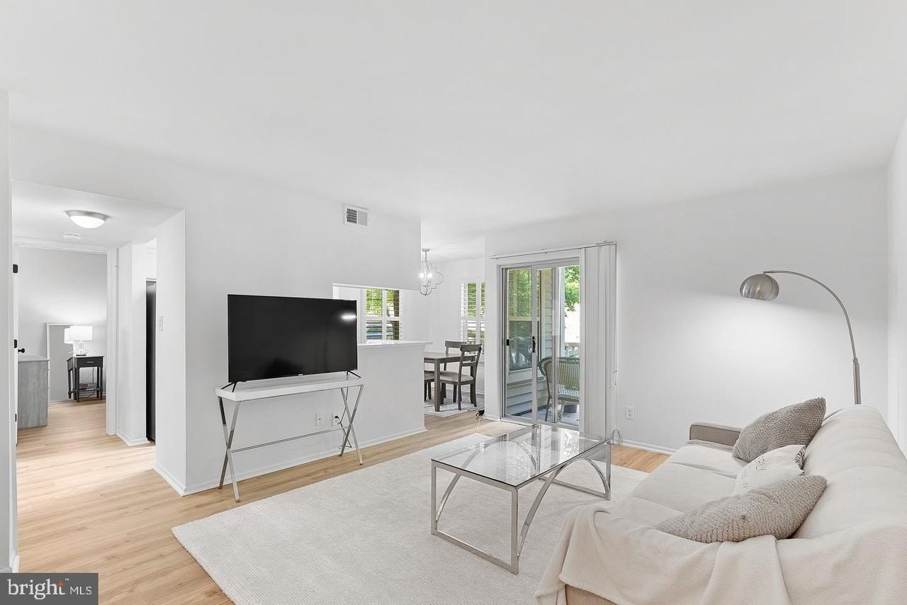 1725 Ascot Way #1725D - Photo 3 of 14