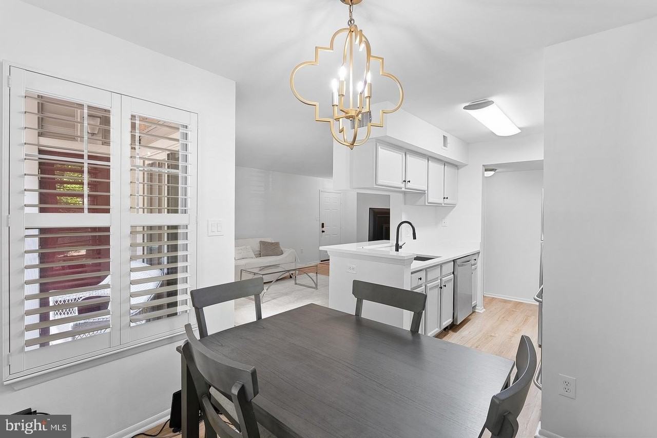 1725 Ascot Way #1725D - Photo 5 of 14