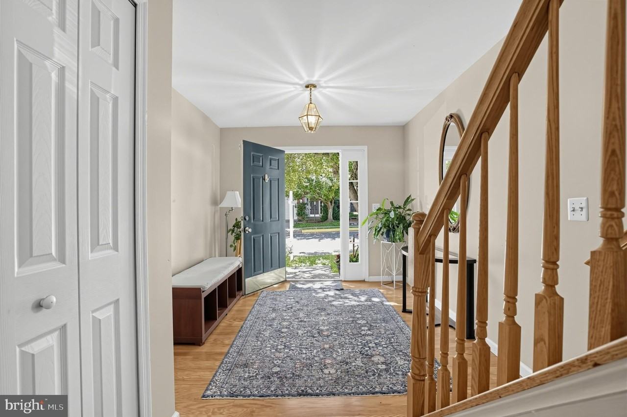 43100 Sherbrooke Ter - Photo 3 of 32