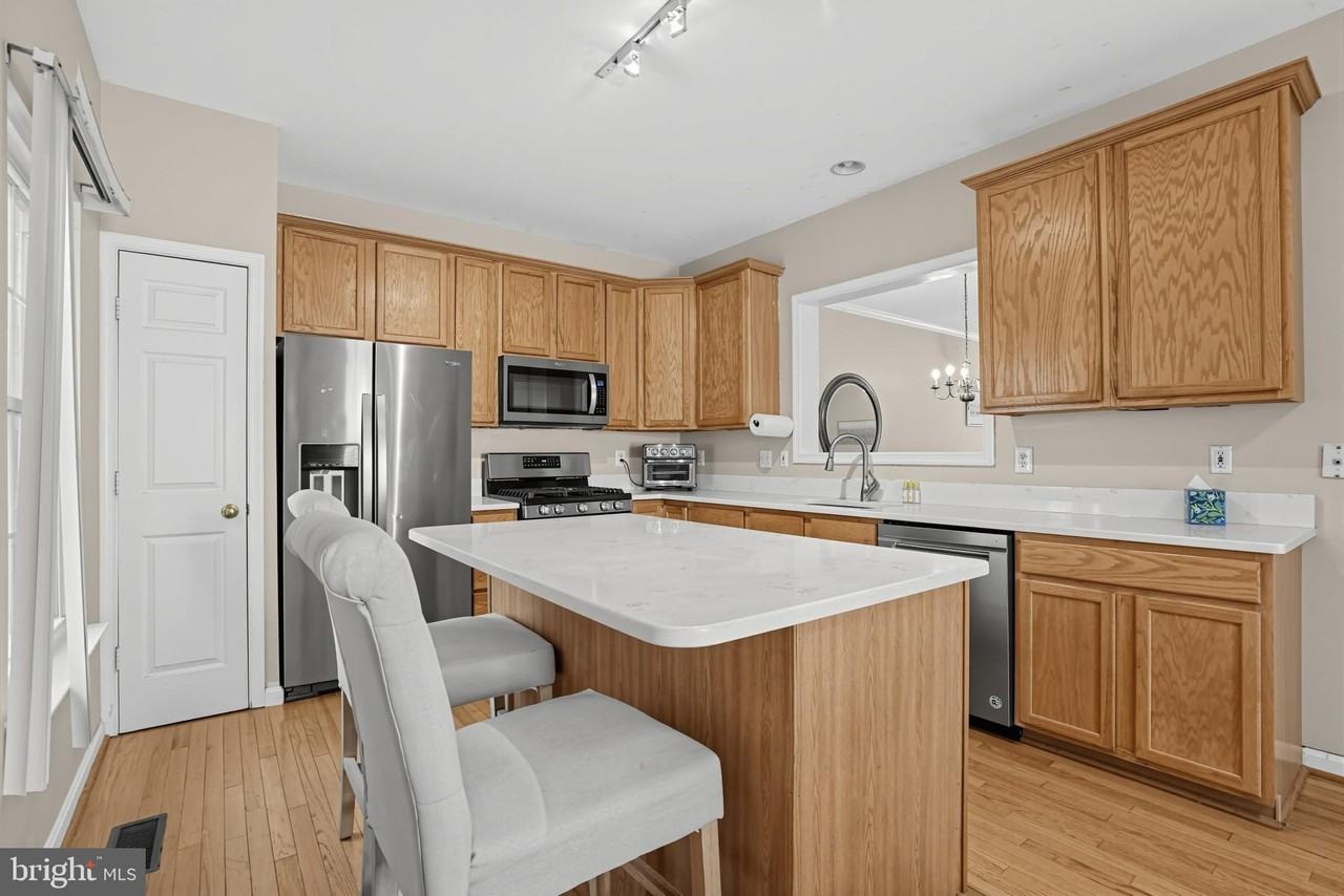 43100 Sherbrooke Ter - Photo 4 of 32