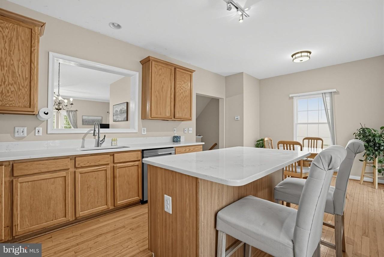 43100 Sherbrooke Ter - Photo 6 of 32