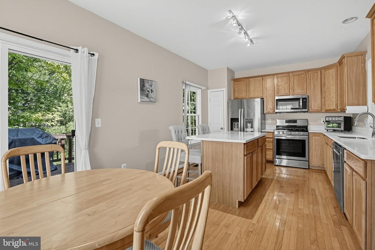 43100 Sherbrooke Ter - Photo 7 of 32