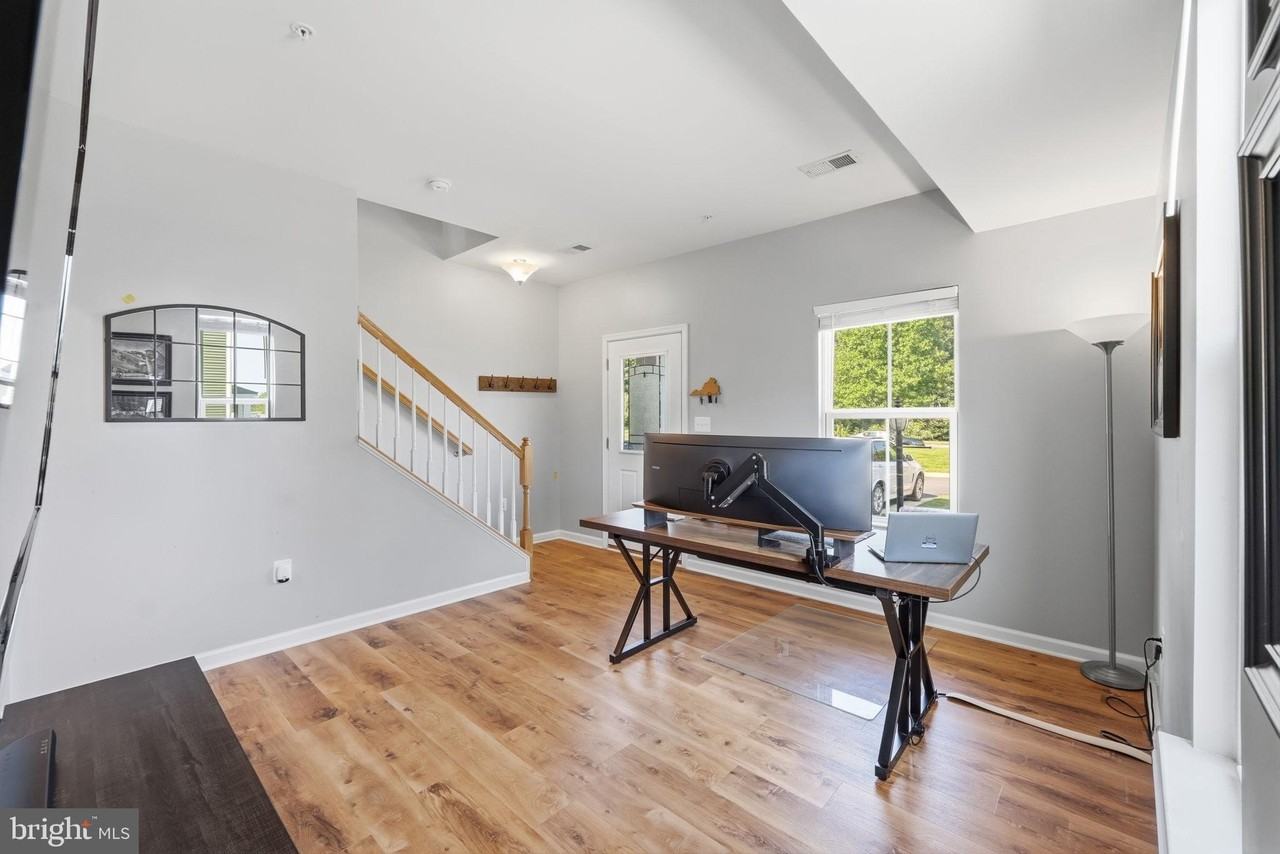 24877 Coats Sq - Photo 4 of 32