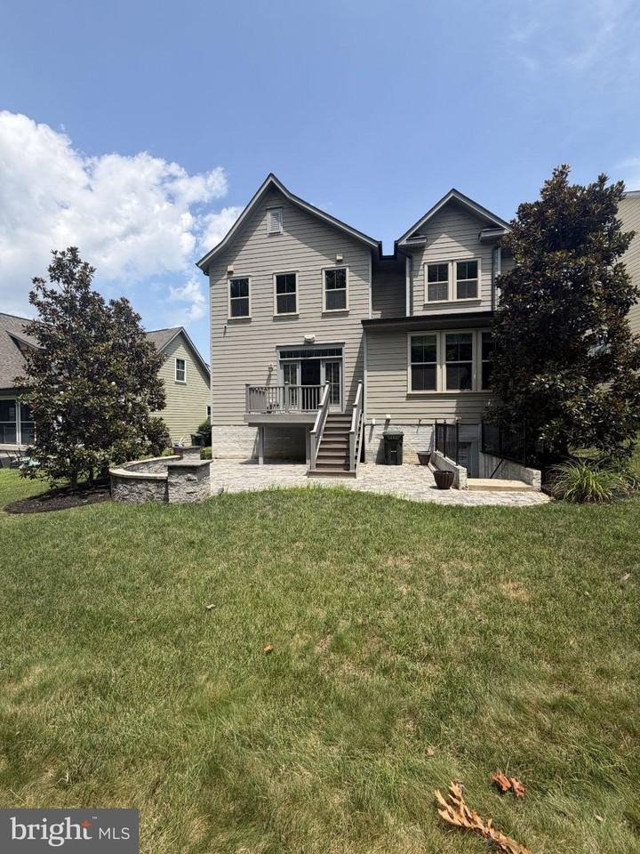 17136 Gullwing Dr - Photo 2 of 20