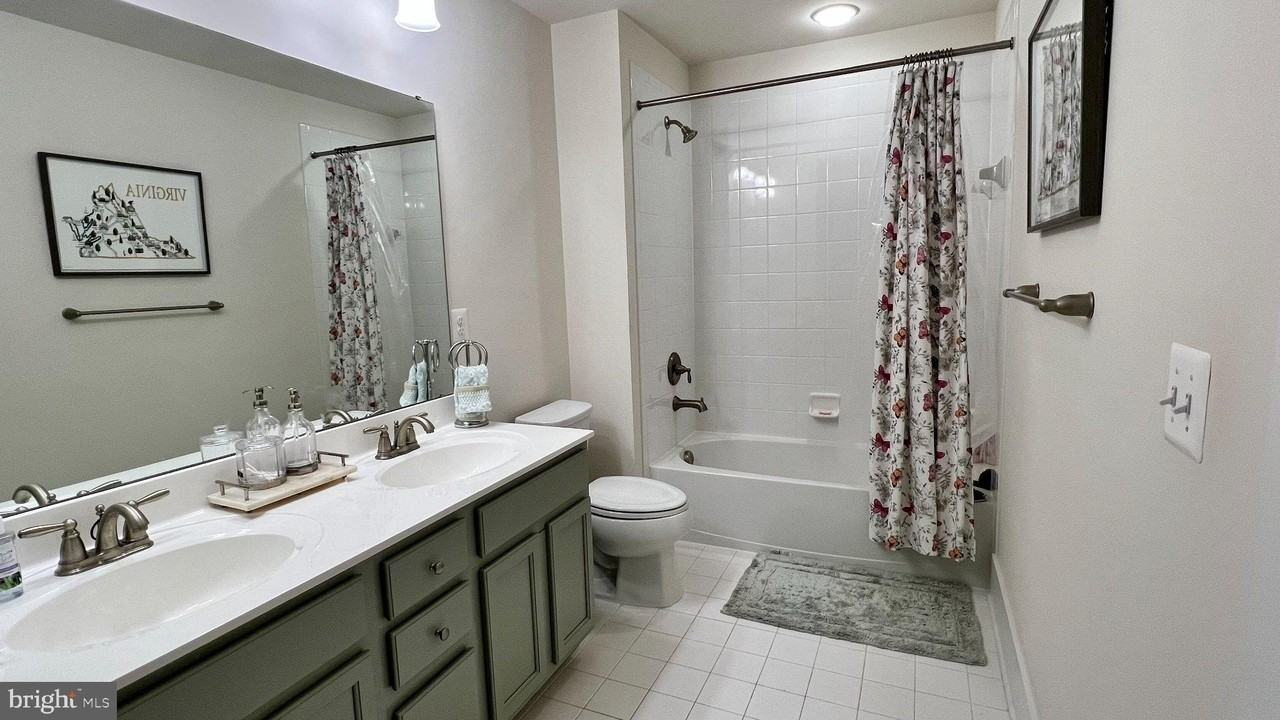 17136 Gullwing Dr - Photo 3 of 20
