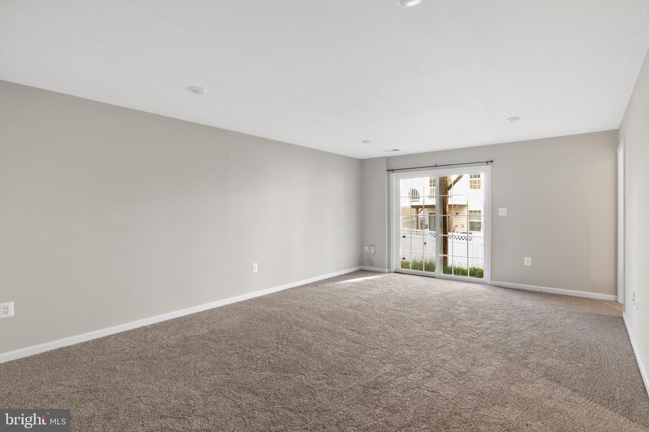 515 Streamview Dr - Photo 4 of 36