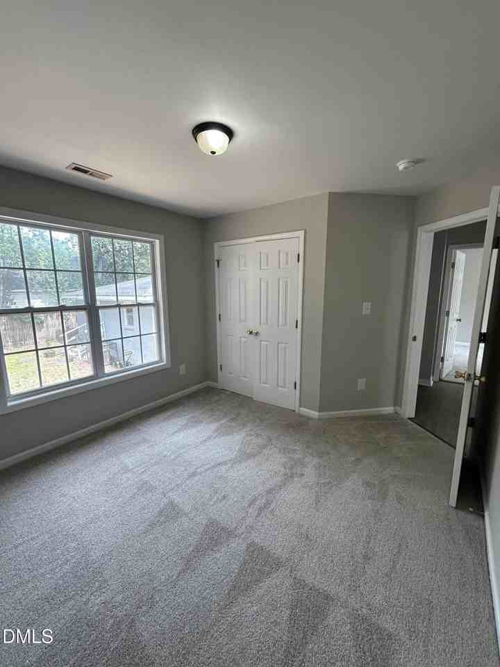 644 Coleman St #101 - Photo 5 of 9