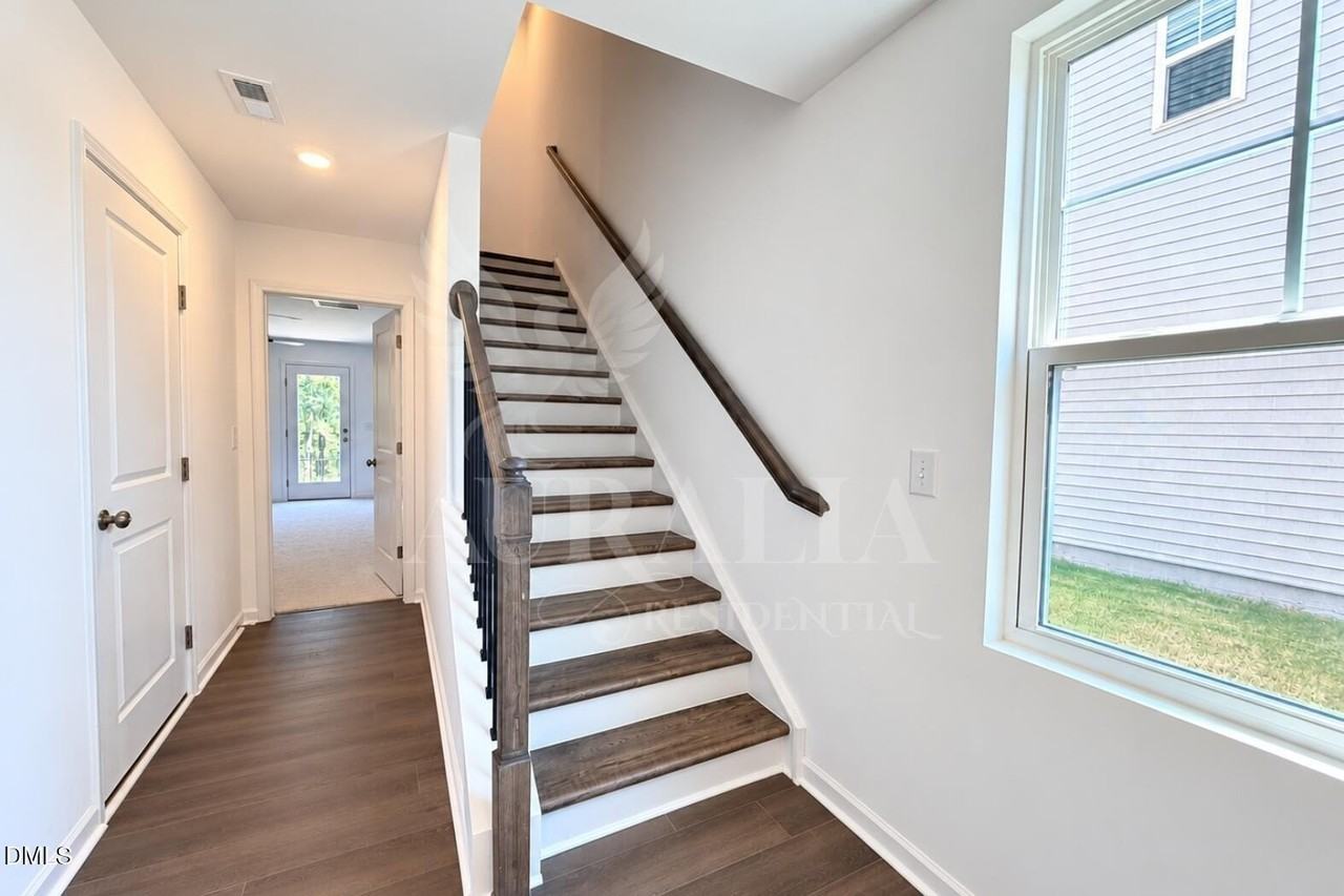 3210 Gypsum Dr - Photo 5 of 33