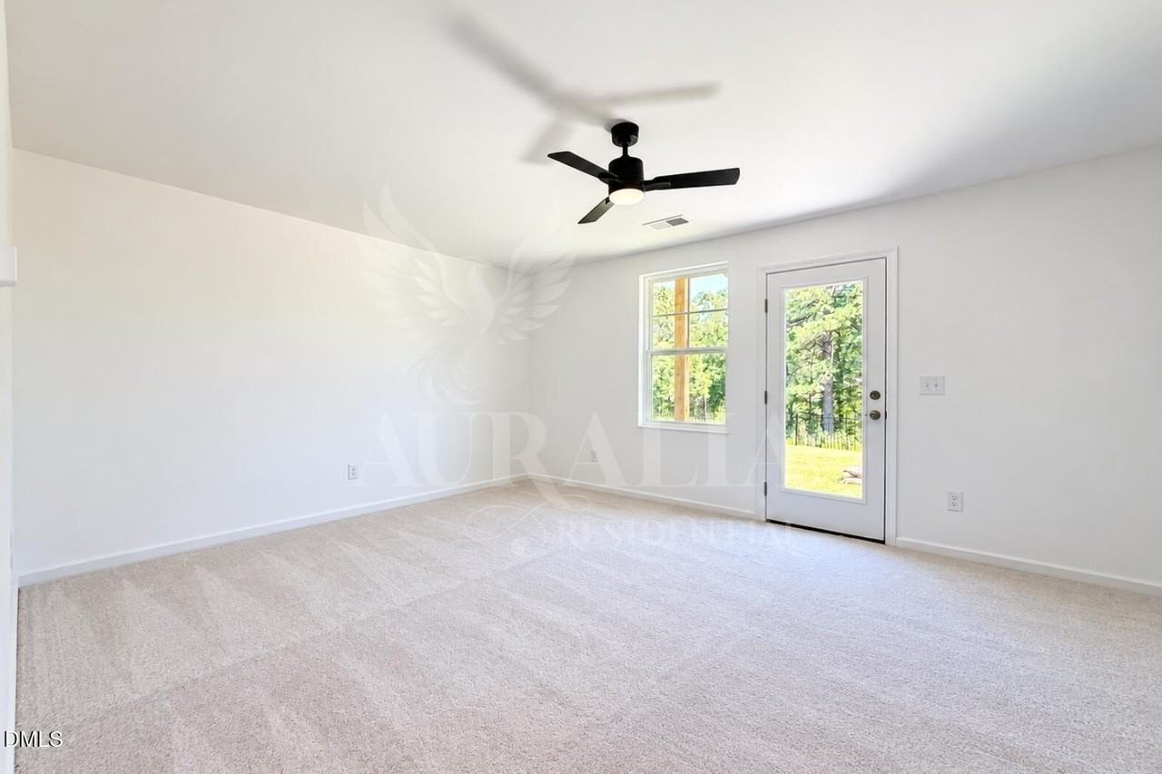 3210 Gypsum Dr - Photo 6 of 33