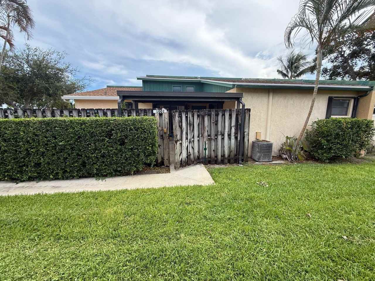 1001 Manor Dr - Photo 2 of 17