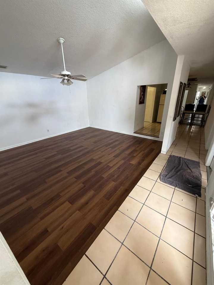 1001 Manor Dr - Photo 4 of 17