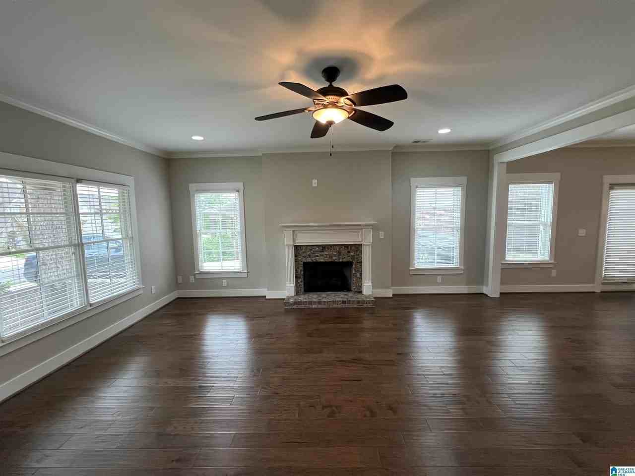 5849 Longview Ln - Photo 3 of 34