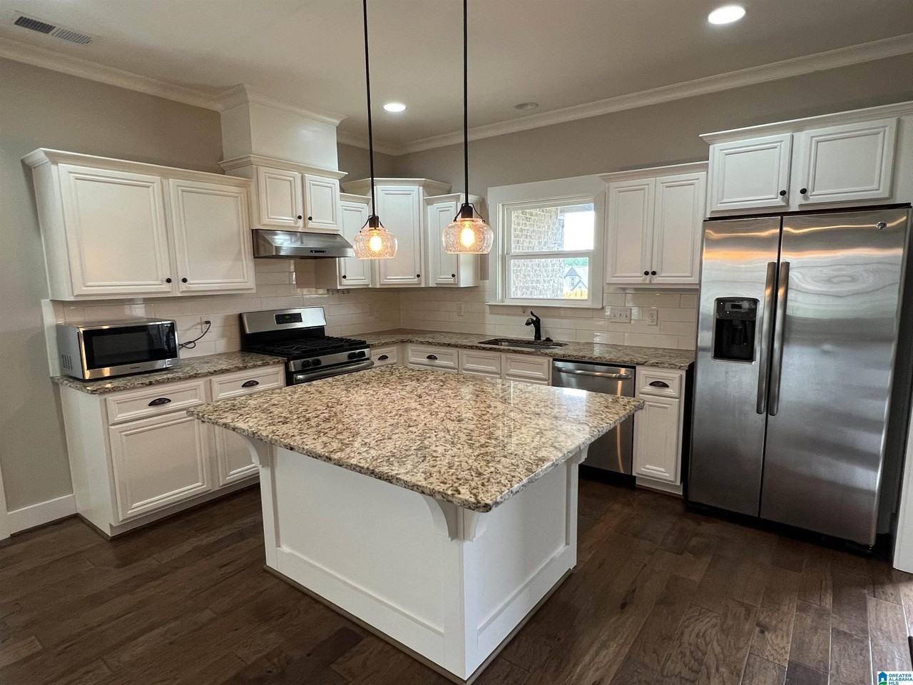 5849 Longview Ln - Photo 6 of 34
