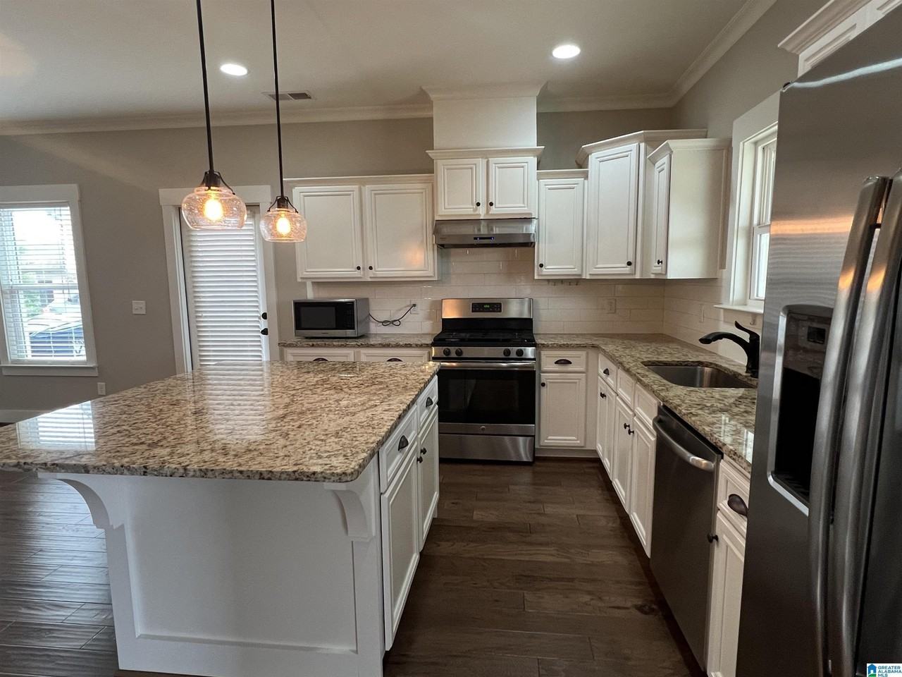 5849 Longview Ln - Photo 7 of 34