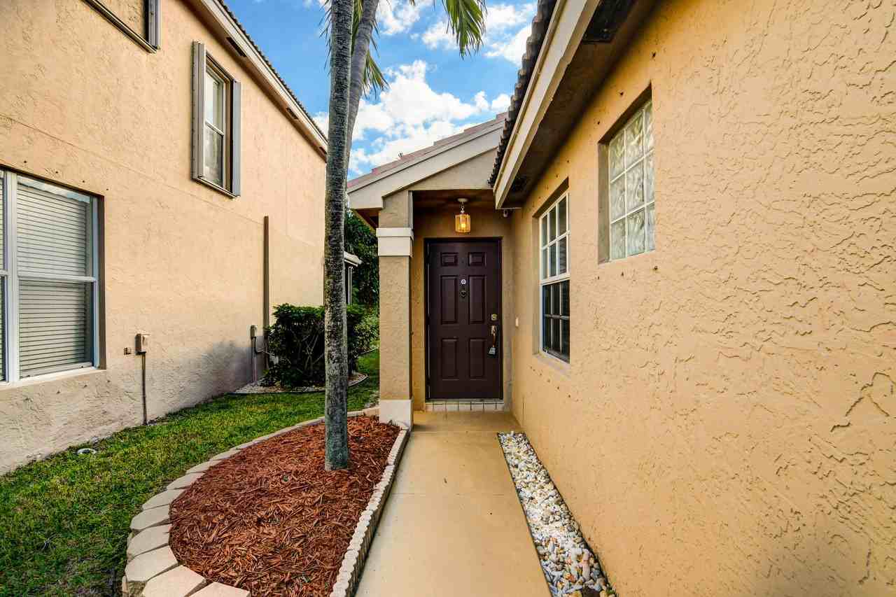 3574 Danbury Ct - Photo 4 of 50