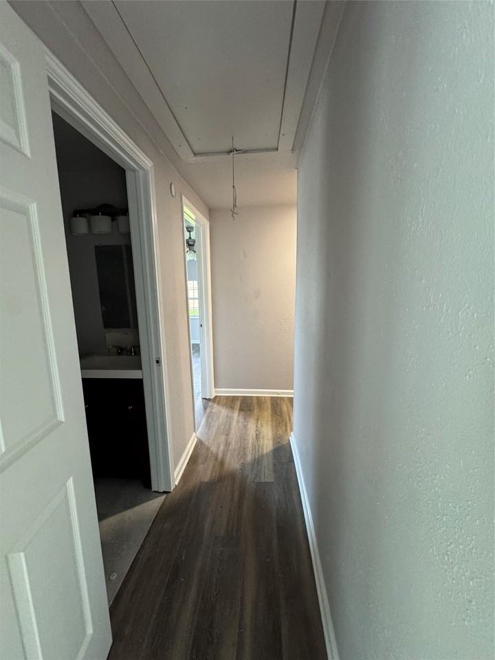 4412 Denmark St - Photo 4 of 7