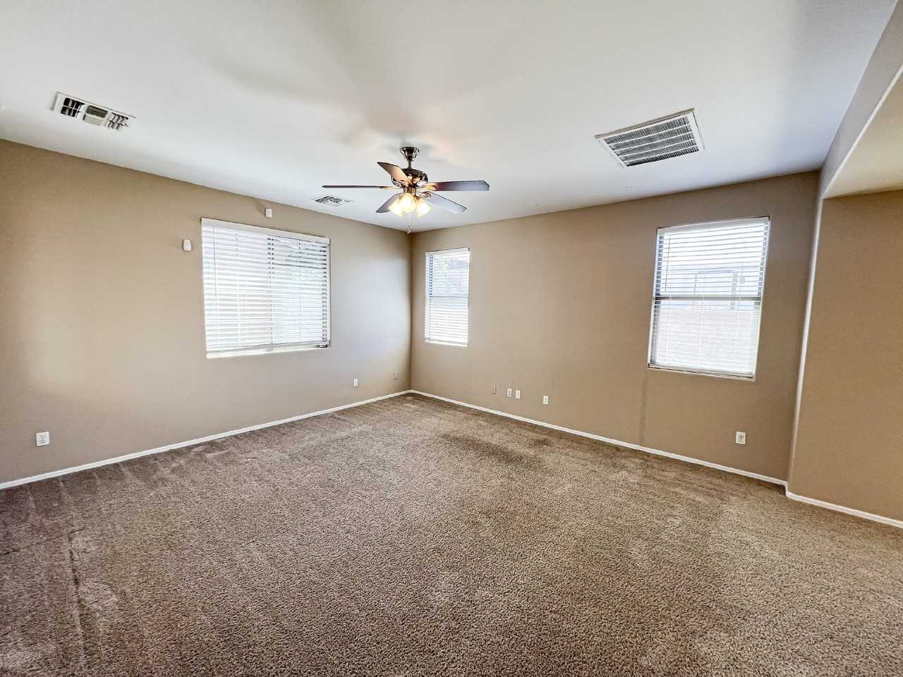 7016 S 7th Ln - Photo 4 of 25