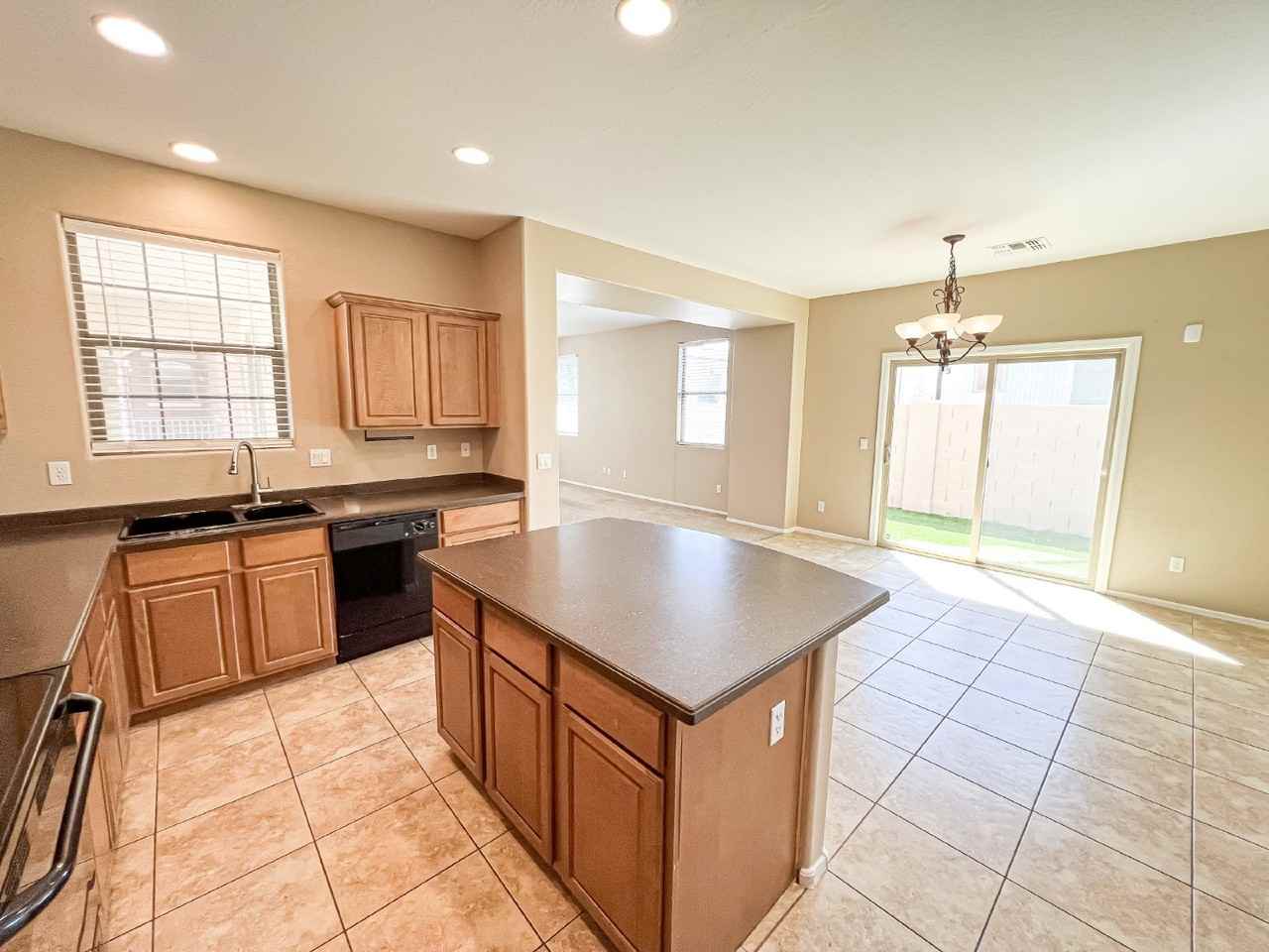 7016 S 7th Ln - Photo 5 of 25